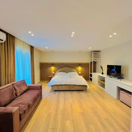 Center Hideaway