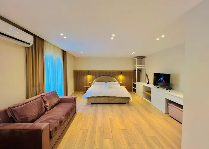 Center Hideaway